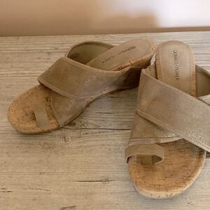 Donald Pliner tan and metallic cork leather wedge sandal Sz 8